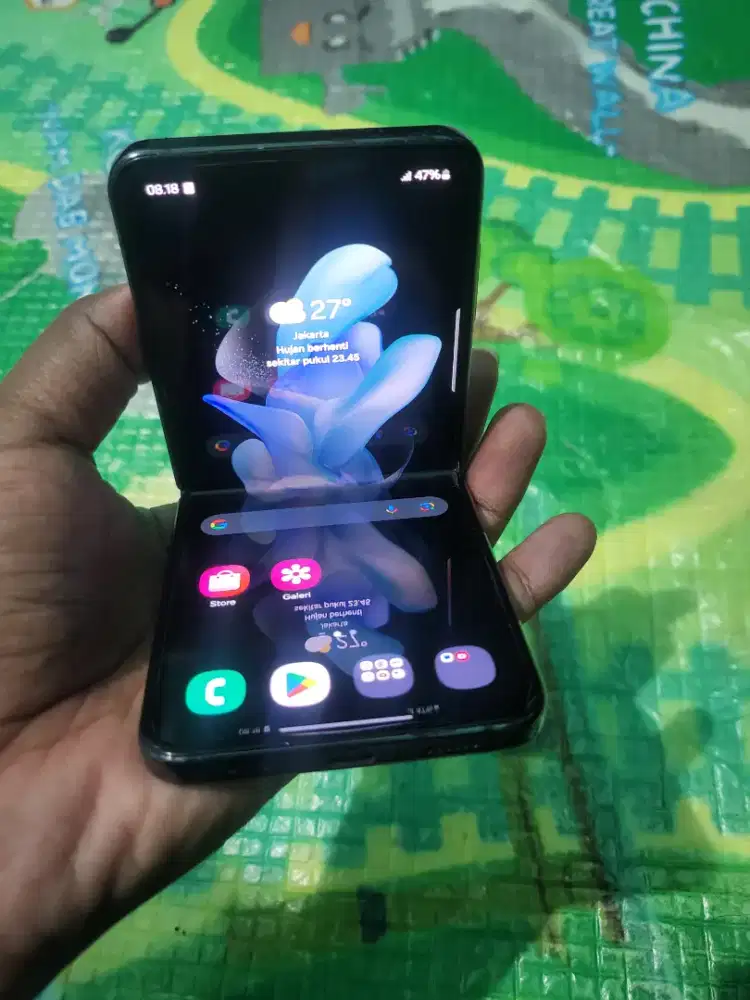 Samsung z flip 4 ram 8 /512 resmi
