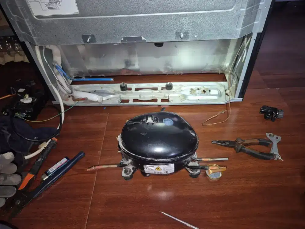 JASA SERVICE AC, KULKAS, MESIN CUCI, SHOWCASE, FREEZER, POMPA AIR, TV