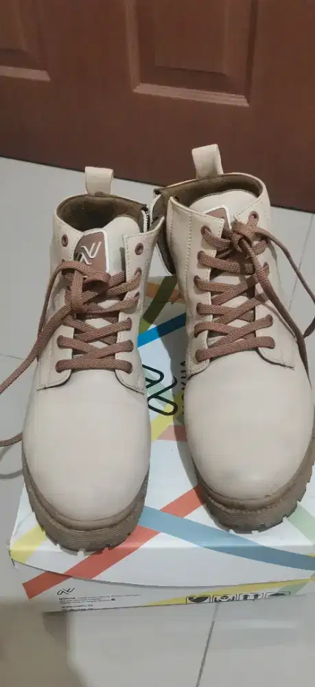 Jual Sepatu Nokha boots Kody Ivory bekas