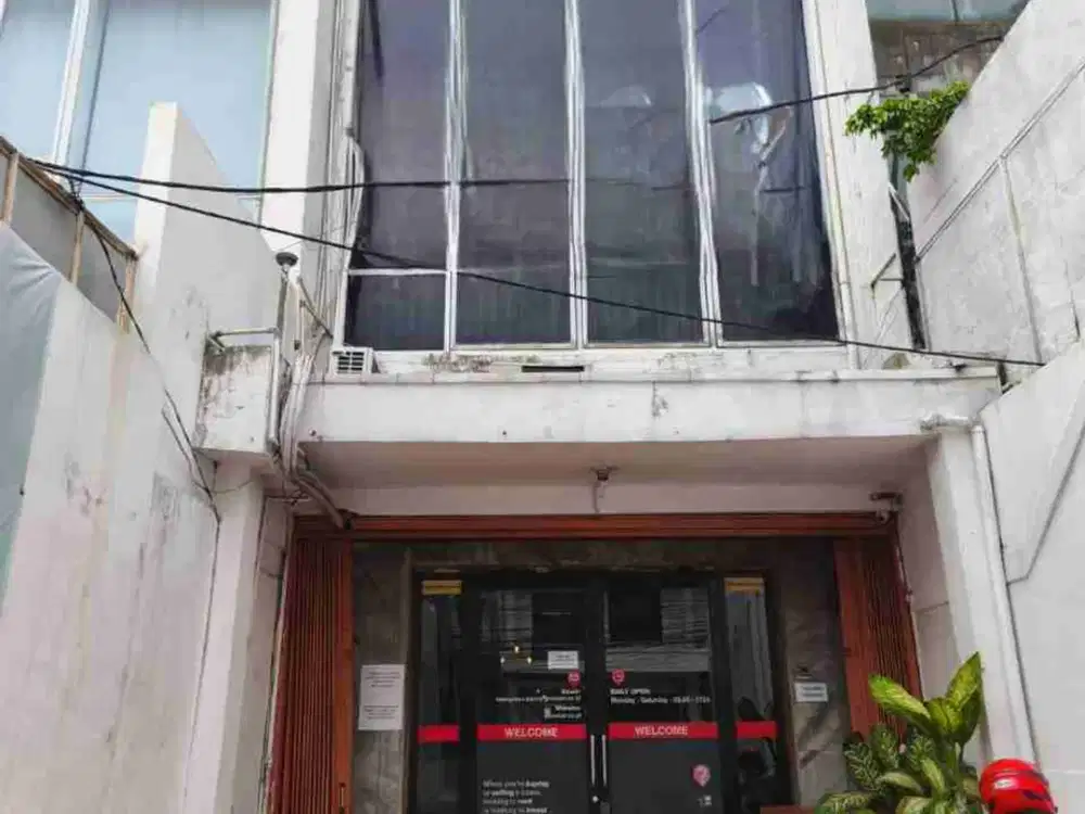 TERMURAH..
TURUN HARGA!!
DIJUAL / SEWA RUKO RADIO DALAM RAYA GANDARIA UTARA KEBAYORAN BARU JAKARTA SELATAN
SHGB
Luas tanah:  79m²
Luas bangunan: 156m
Listrik: 7700 watt
Kamar mandi: 3 
Dimensi 4X13
Hadap: Timur
Parkir: 1 mobil & beberapa motor
Harga jual: