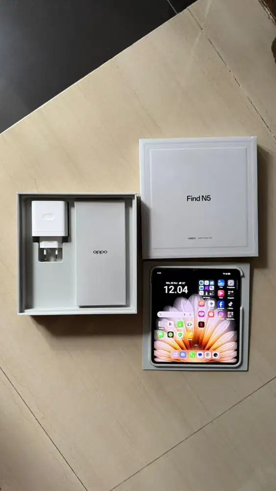 Oppo Find N5, 16/512Gb garansi resmi