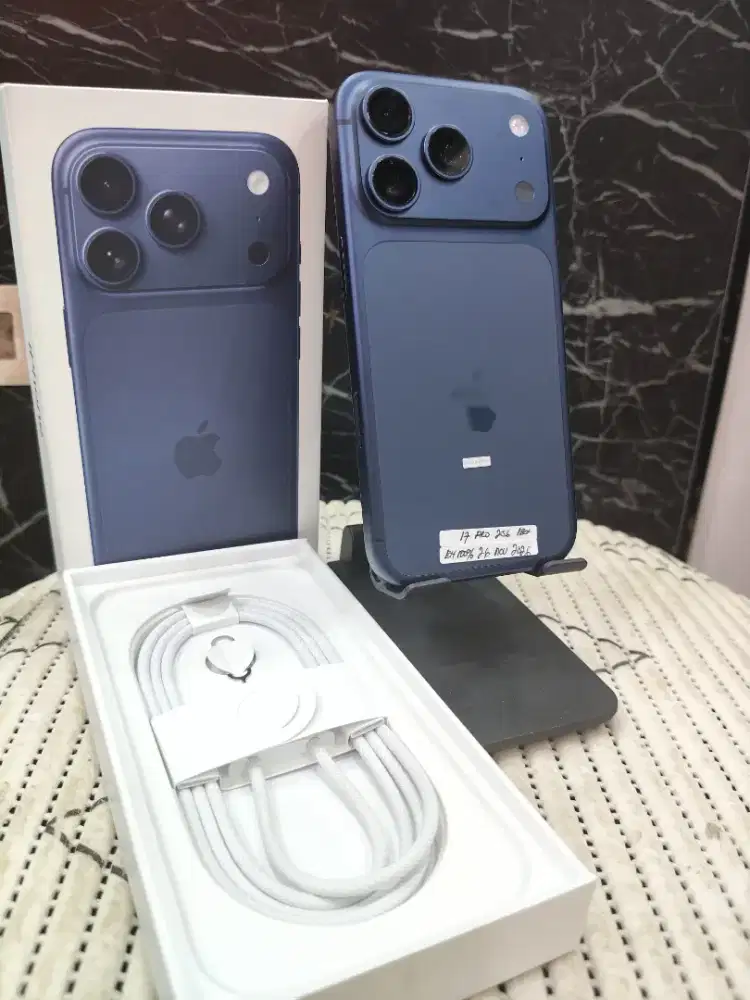 Second like new Iphone 17 pro 256 Blue