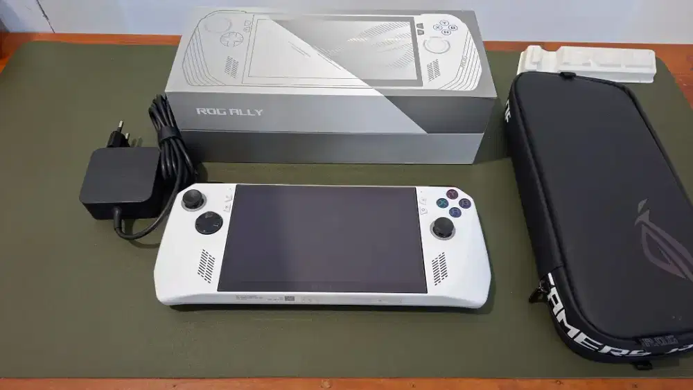 ROG ALLY RC71L-R2RADA6W (FREE BAG)