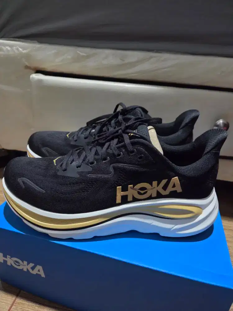 Sepatu Lari Olahraga Running HOKA Clifton 10 Limited x Koshi Tan-Tan
