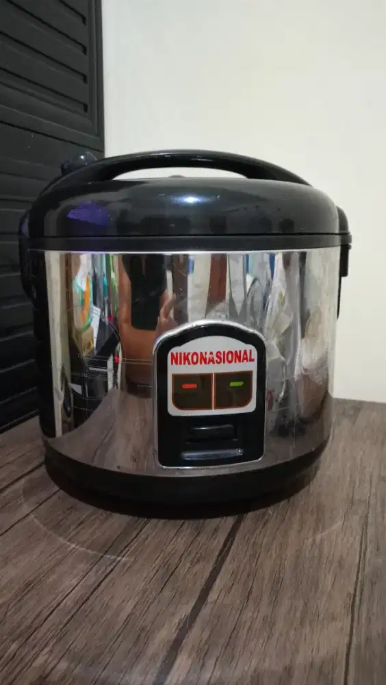 Rice Cooker Nikonasional 1,8 liter