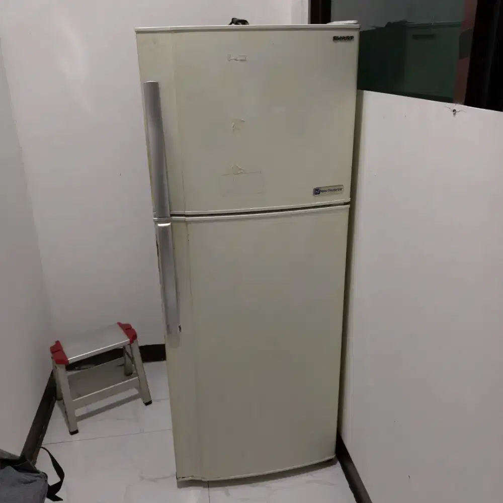 Kulkas Bekas SHARP 2 Pintu - Fungsi Normal, Kondisi Apa Adanya