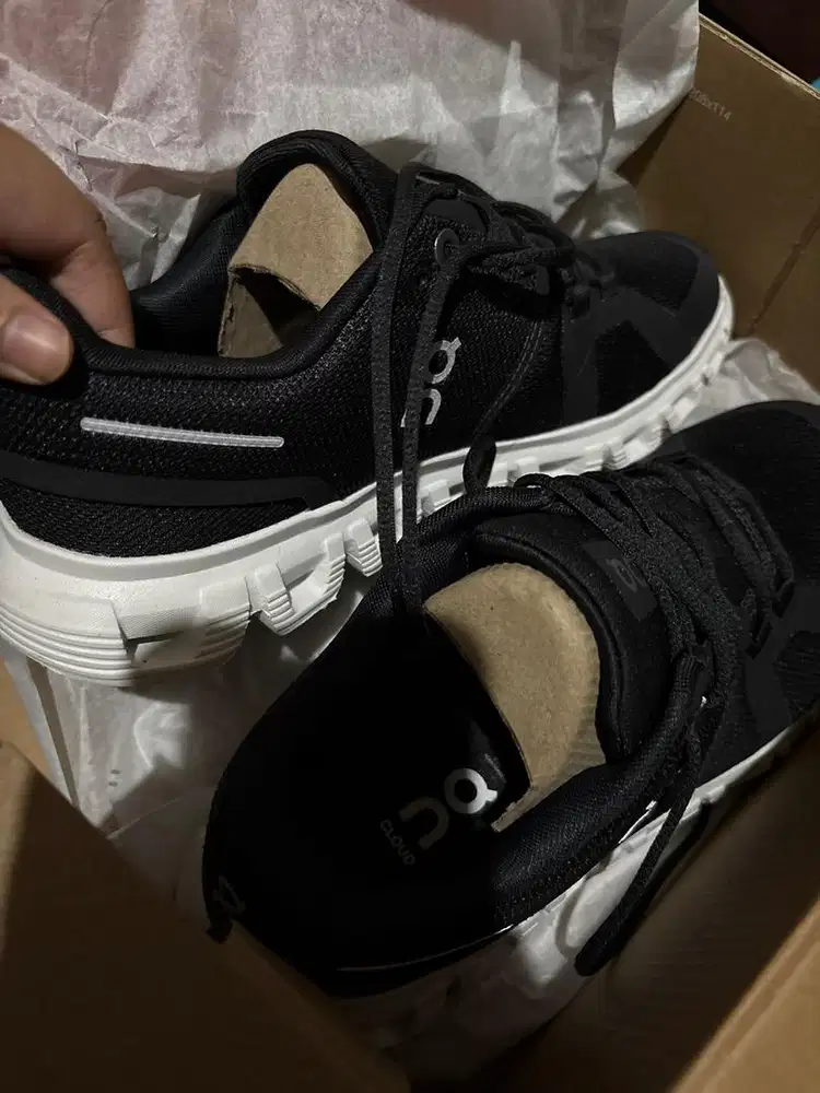 on cloud shoes black - HSC 2025