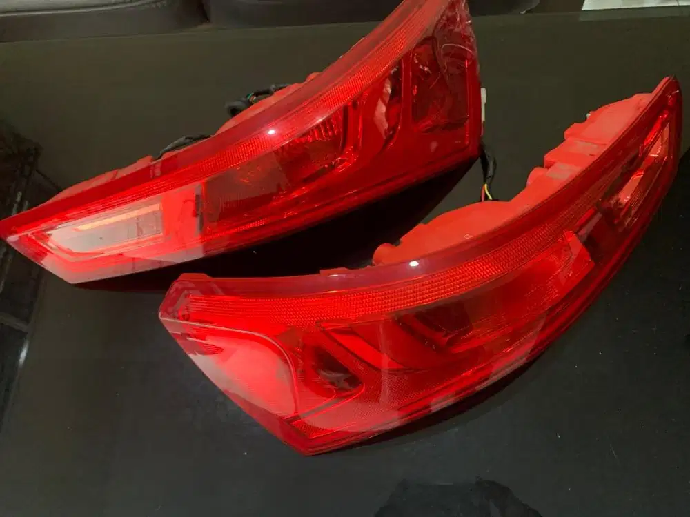 Lampu Belakang Stop Lamp Wuling Almaz
