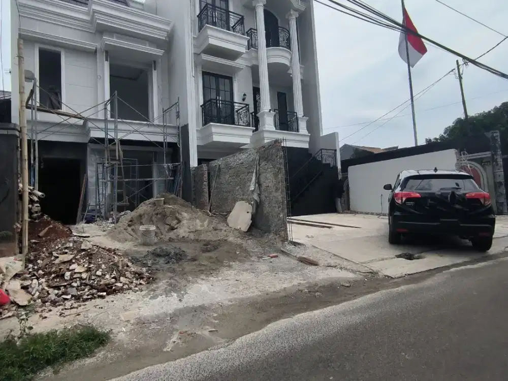 Dijual rumah baru 3lantai tahap finishing di Pejaten Jakarta Selatan