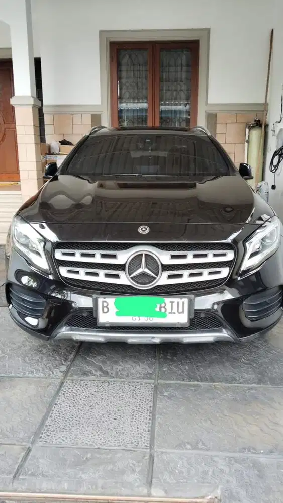 Mercedes benz GLA 200 for sale tahun 2019 tangan pertama