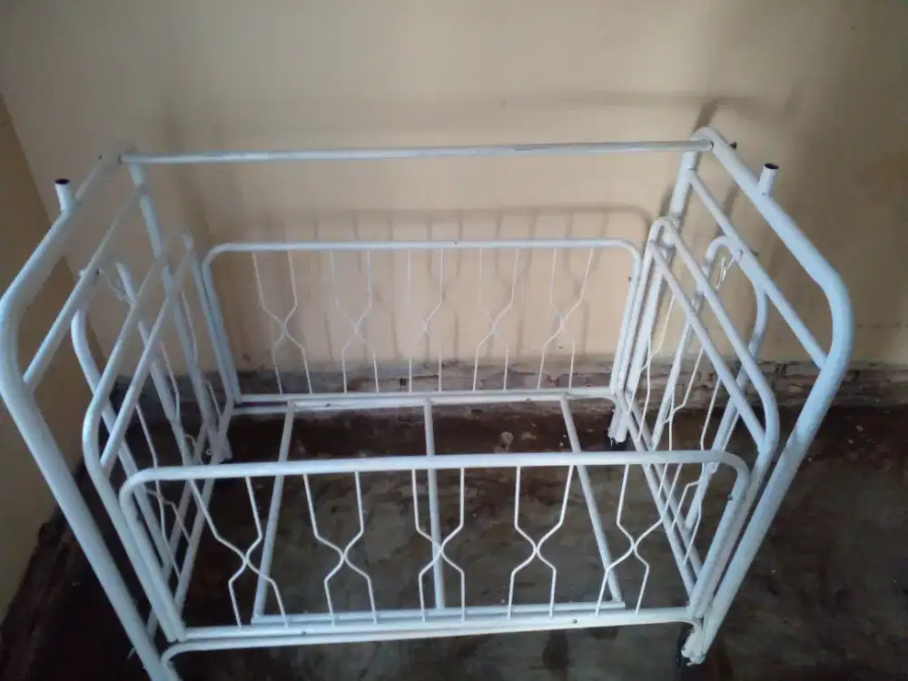 Bok tempat tidur bayi