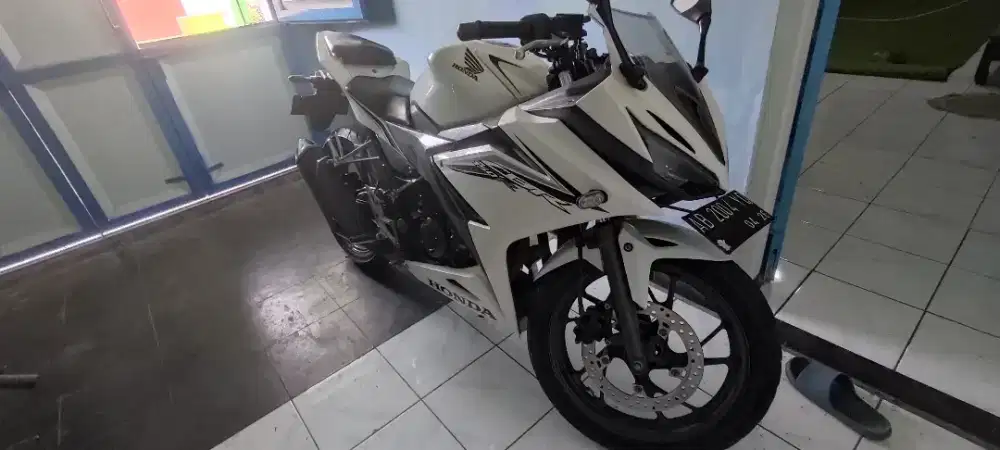CBR 150 R PUTIH FACELIFT