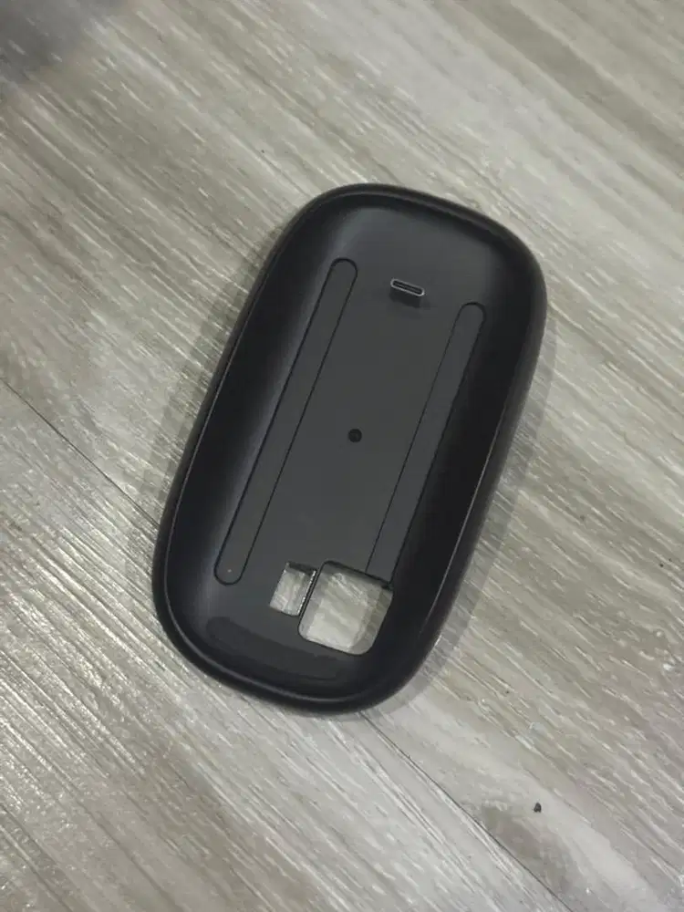 Apple mouse case hitam agar tidak pendek