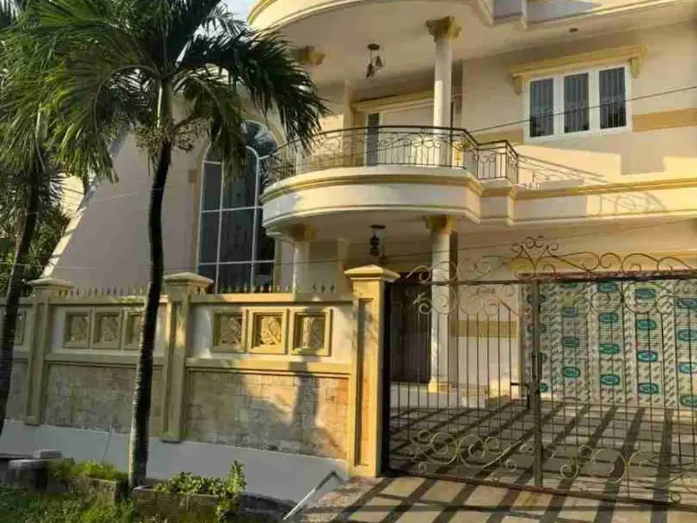 Disewakan rumah 2 lt di Puri Indah lt 240 m2 lb 320 m2 ada 4 kt 3 km semi furniture: AC & water heater only, survey