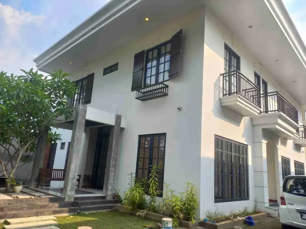 Rumah Mewah 2 lantai jalan utama Dekat Akpol Gajahmungkur