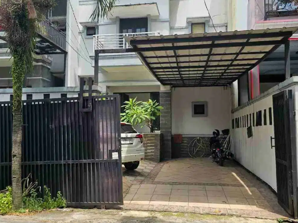 TURUN HARGA
DIJUAL CEPAT RUMAH LAYAK HUNI DEKAT GERBANG TOL ANDARA CIGANJUR JAGAKARSA JAKARTA SELATAN 
SHM 
Luas tanah: 213m²
Luas bangunan: 220m
Kamar tidur: 4+1 (art)
Kamar mandi: 3+1 (art)
Listrik: 2200 watt
Air : tanah
Carpot: 2 mobil
Hadap : utara
Ha