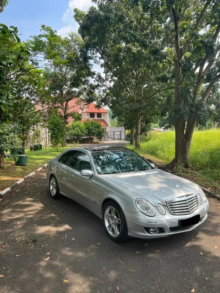 Mercedes-Benz E240 2005 Bensin