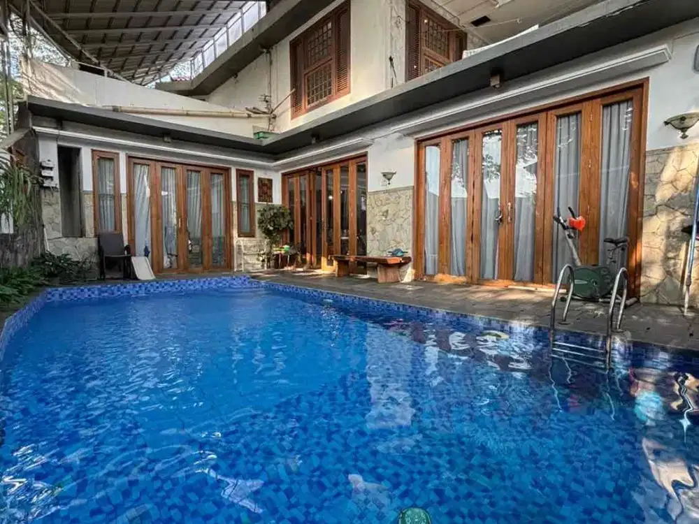 Rumah Mewah Dengan Kolam Renang di Bintaro Sektor 9 Tangsel