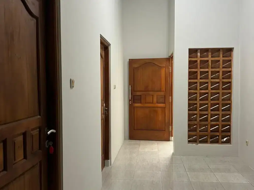 Rumah 2 Lantai nempel sumareccon serpong Tangerang