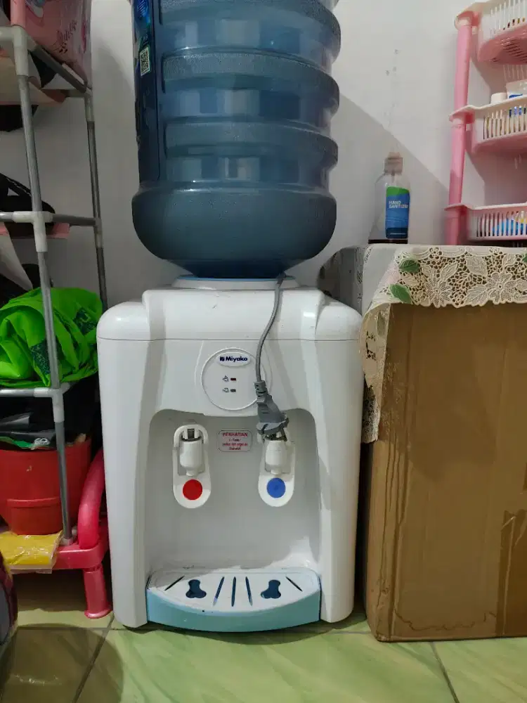 Dispenser panas dingin