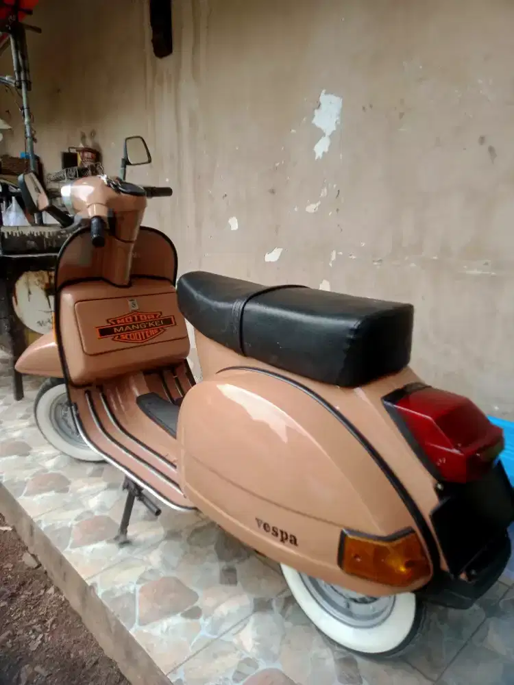 Vespa ps 1979 coklat