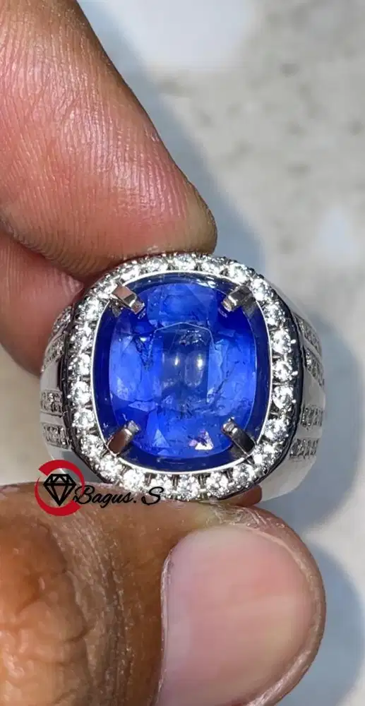 Natural Blue Sapphire Srilanka 8.6 CT Cornflower Blue Sapphire