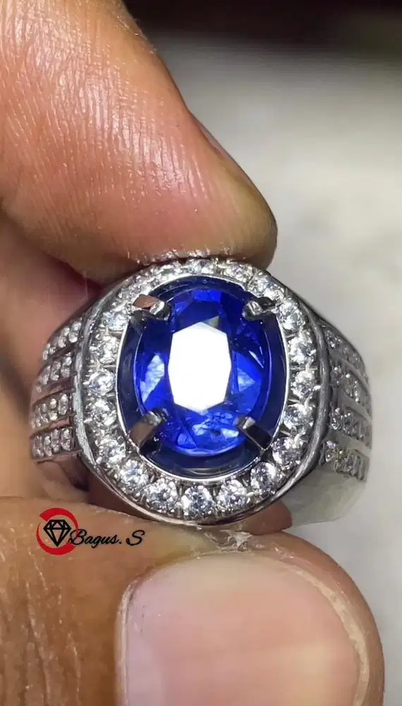 Natural Blue Sapphire Srilanka 3.40 CT