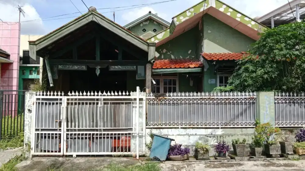 Dijual Rumah Lama Butuh Renovasi dalam Komplek Pemda Jatiasih Bekasi.