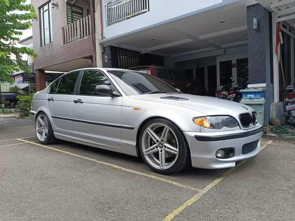 BMW 318i 2003 Bensin