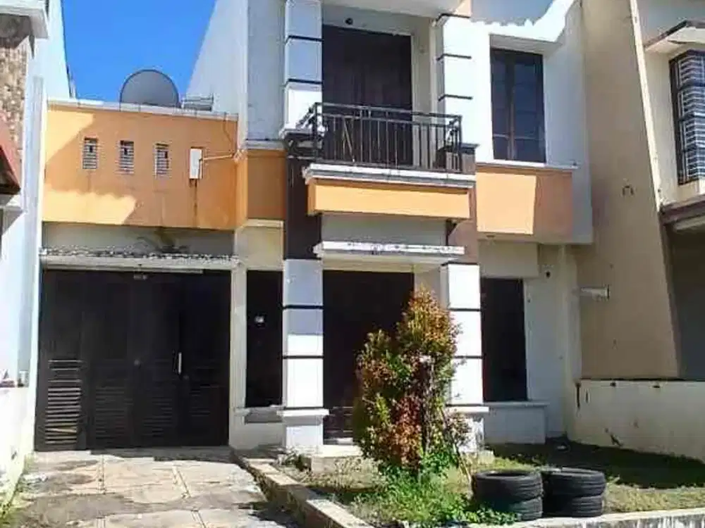 DIJUAL RUMAH DEPAN MALL LIVING PLAZA KFC PETTARANI MAKASSAR BISA NEGO