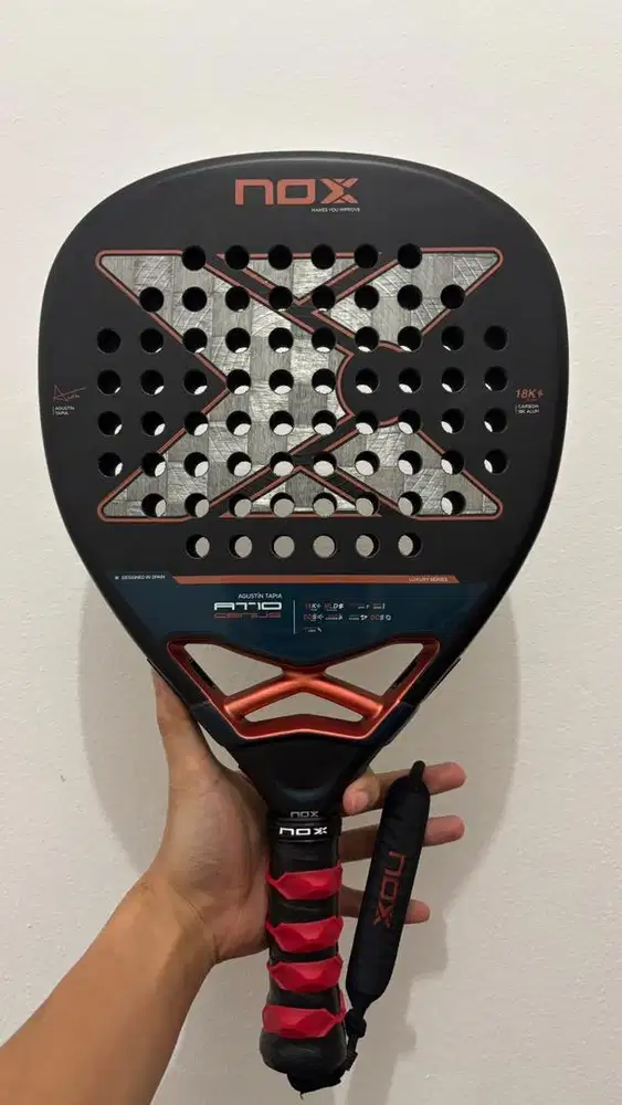 Raket Padel NOX AT10 Luxury GENIUS GENIUS ATTACK 18K Alum 2025