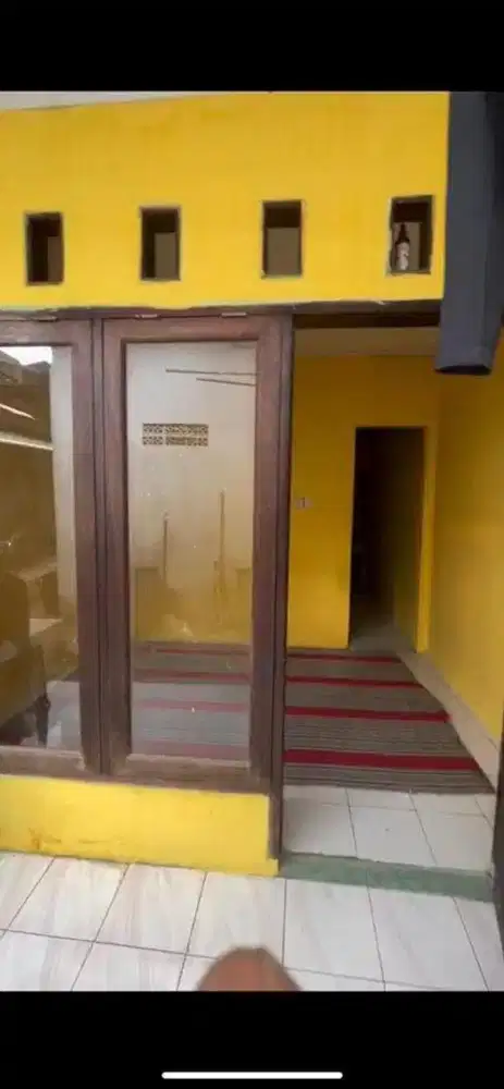 Di kontrakan satu rumah