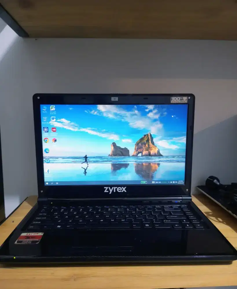 Zyrex W243HU Core i3-2350M DDR 4GB HDD 320GB 14 Baterai 2 jam