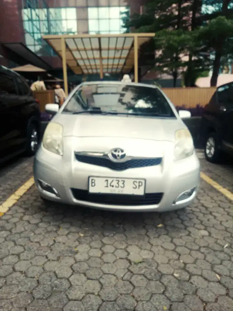 YARIS MATIC 1.5 J 2010 SILVER 92jt nego tipis didepan mobil sampe deal