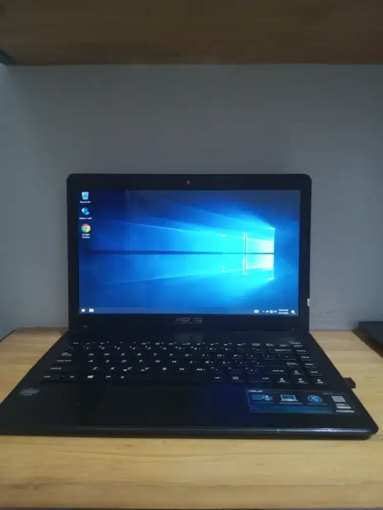 Asus X401 Amd C60 DDR 2GB HDD 320Gb 14 Baterai 2 jam