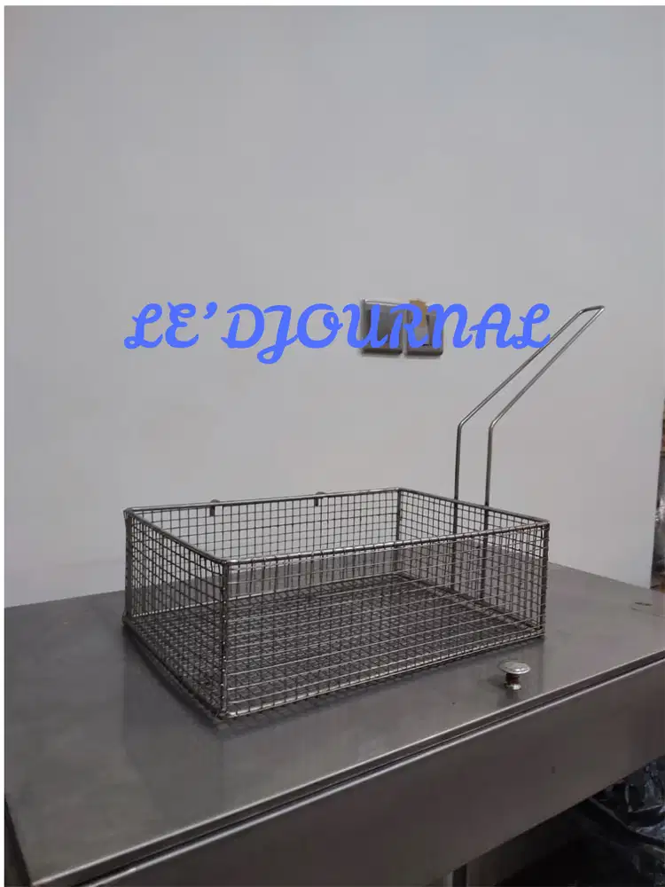 Di Jual Set Gerobak Fried Chicken Stainless. Kondisi bagus!