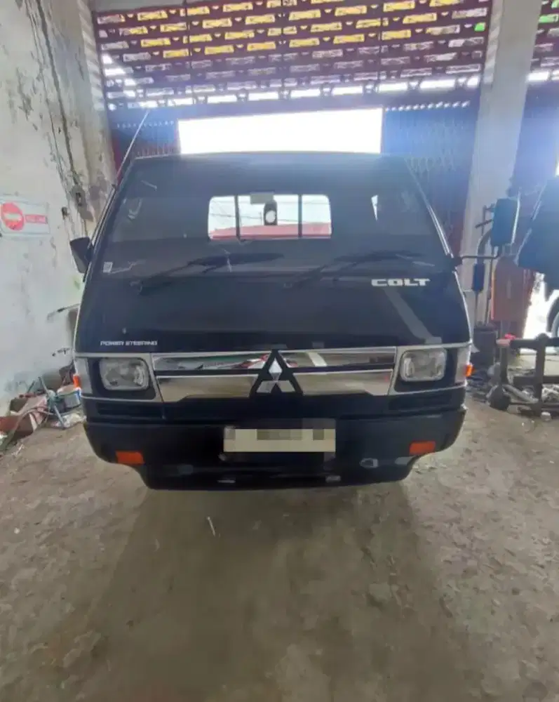 Mitsubishi L300 2,5 mt diesel tahun 2023