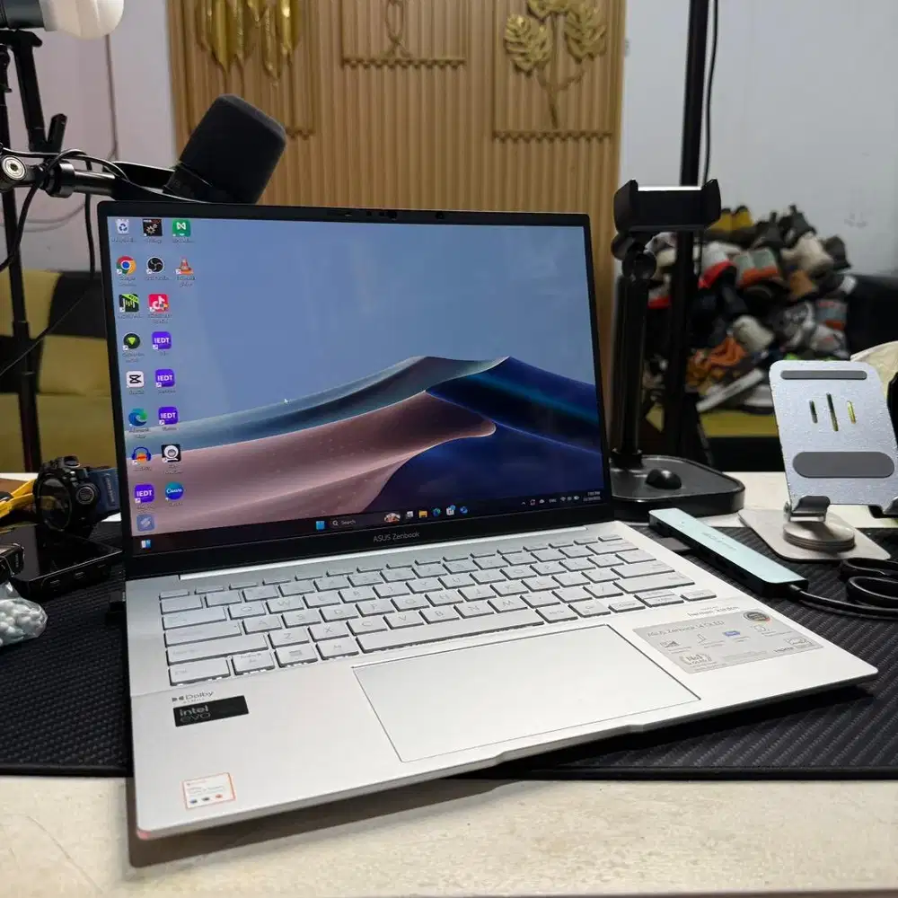 asus zenbook 14 oled ux3405ma like new