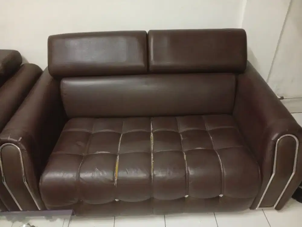 2 unit sofa + meja
