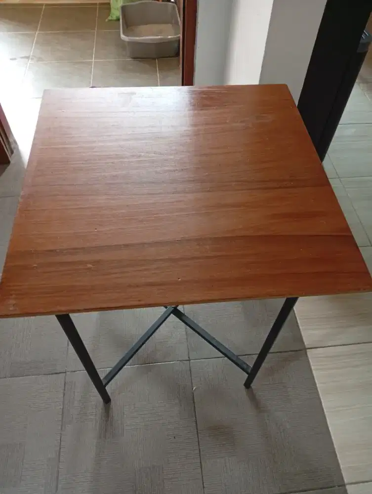 Meja dapur kaki lipat