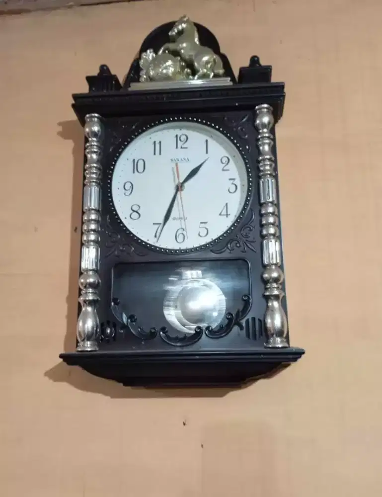 Jam dinding jadul ada bunyinya