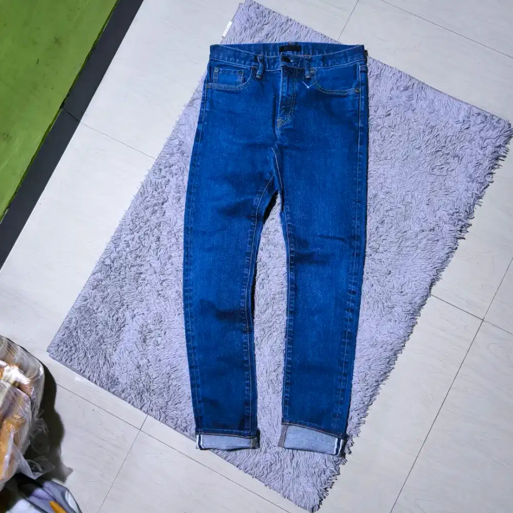 Uniqlo selvedge  jeans long pants
Sz 30 skinny
Kond 9.7/10 like new