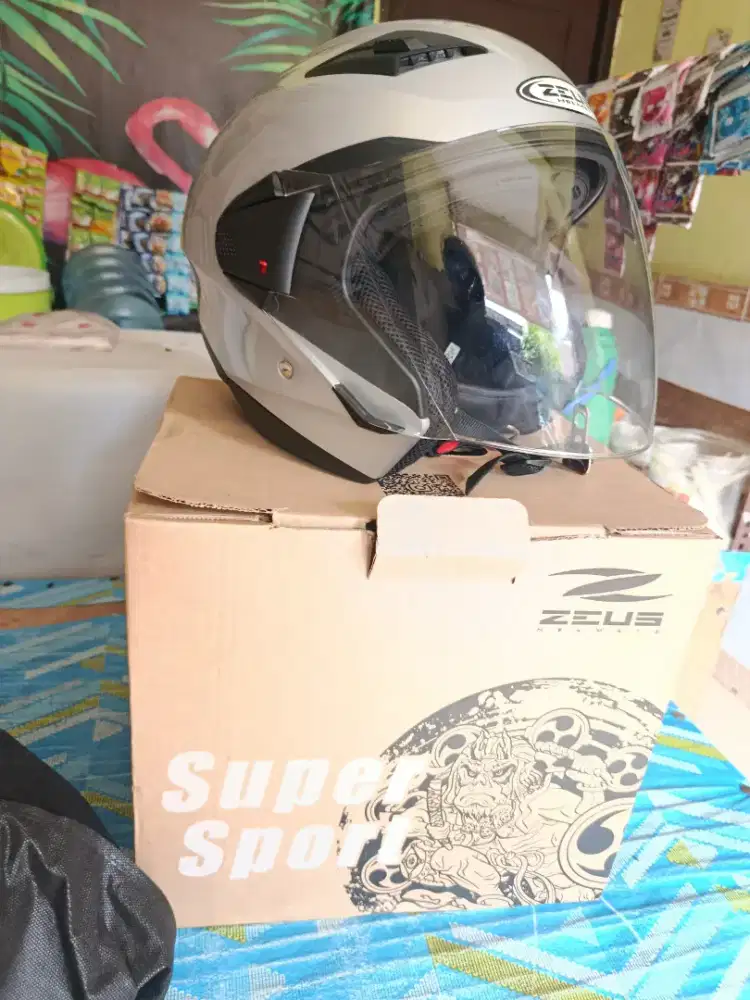 Jual helm zeus type zs611