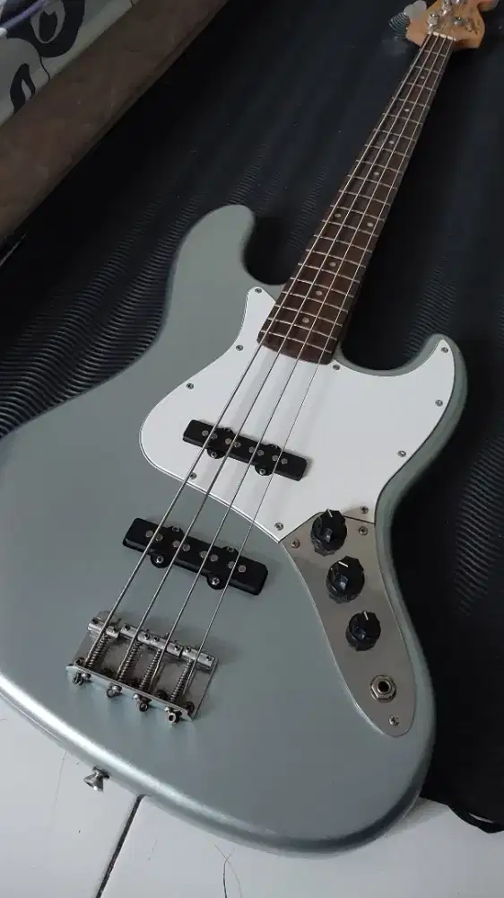 Squier Affinity Jazz Bass Laurel (ORIGINAL)