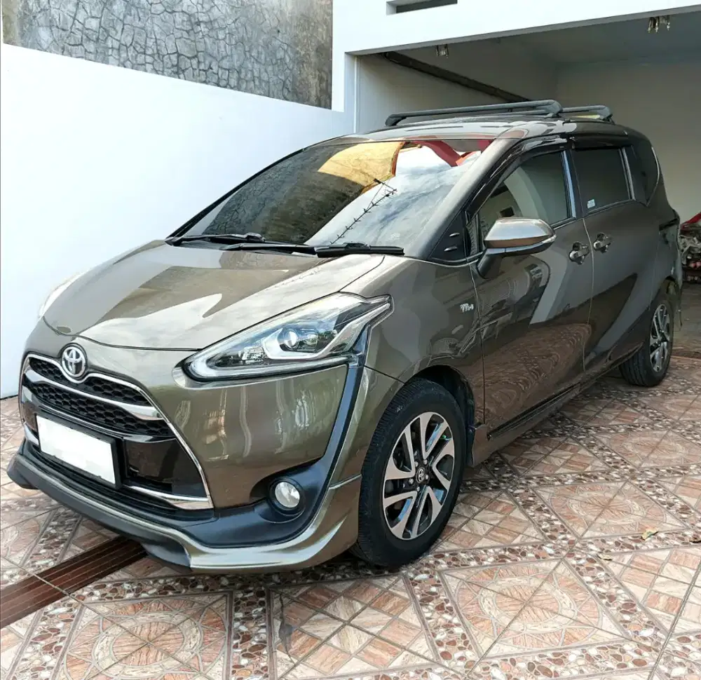 Toyota Sienta 1.5 Q matic ( tipe tertinggi )