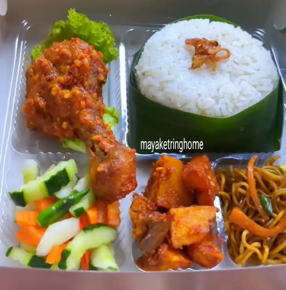 Aneka nasi kotak dengan menu bervariasi
