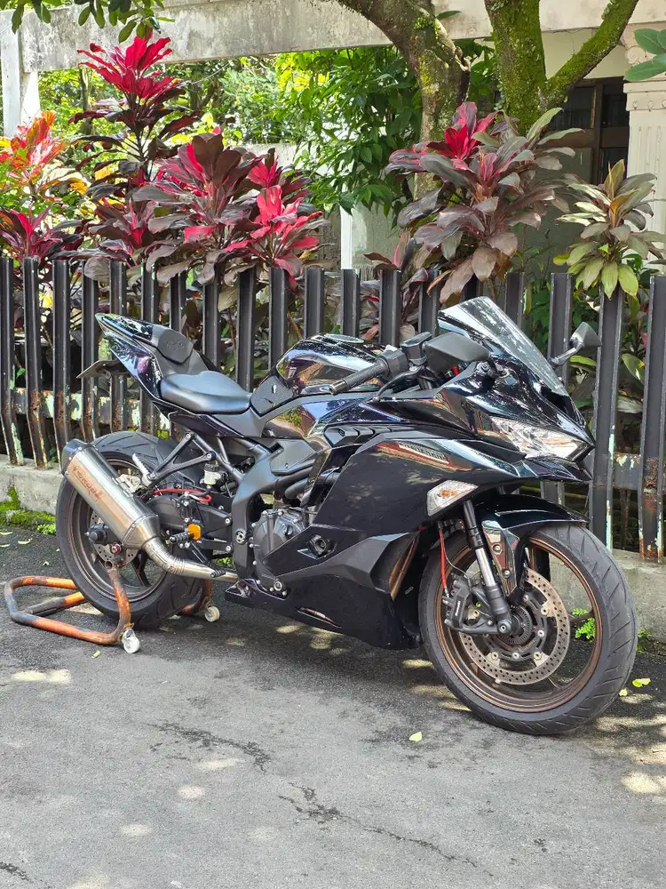 Kawasaki Ninja ZX25R ZX-25 Tahun 2021 Non-ABS Modif Kota Bandung