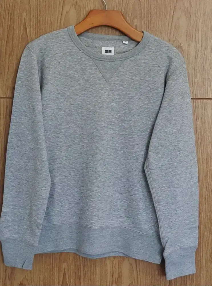 Sweater abu soft like new Uniqlo M