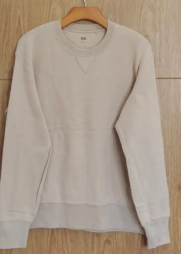 Sweater krem like new Uniqlo L