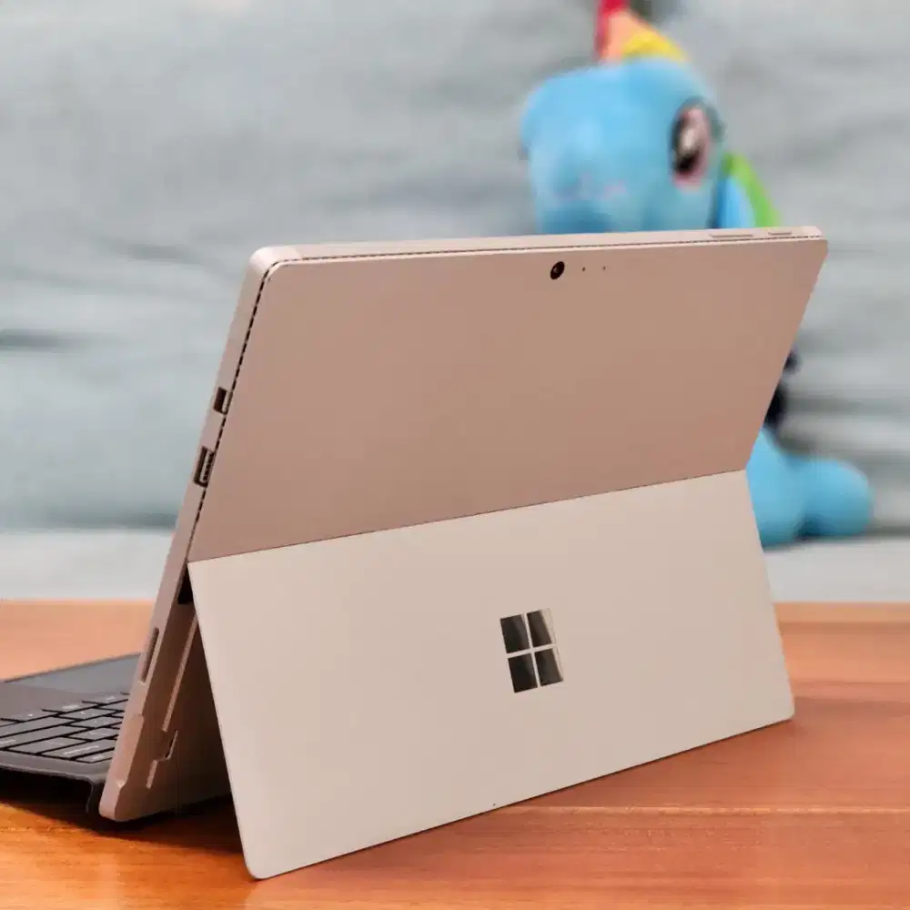 Like New! Surface Pro 7+ Core i5 Gen 11 Intel IRIS Xe Convertible 2in1